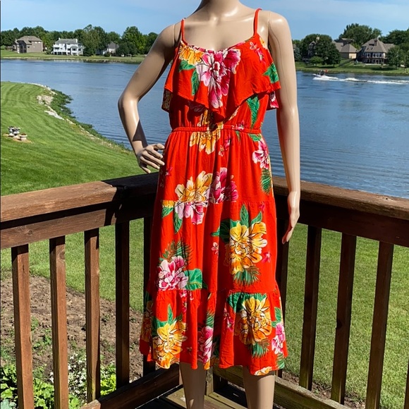 Old Navy Dresses & Skirts - Old Navy Floral Ruffled Tiered Defined Waist Dress